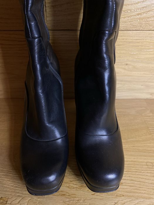 Жіноче взуття. Чоботи