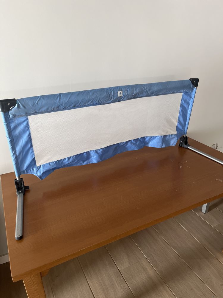 Grade de protecão para cama de bebé