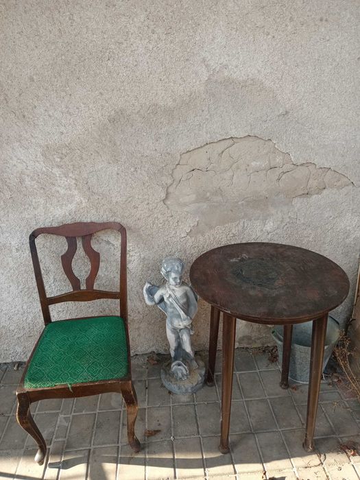 Антикваріат крісло, столик