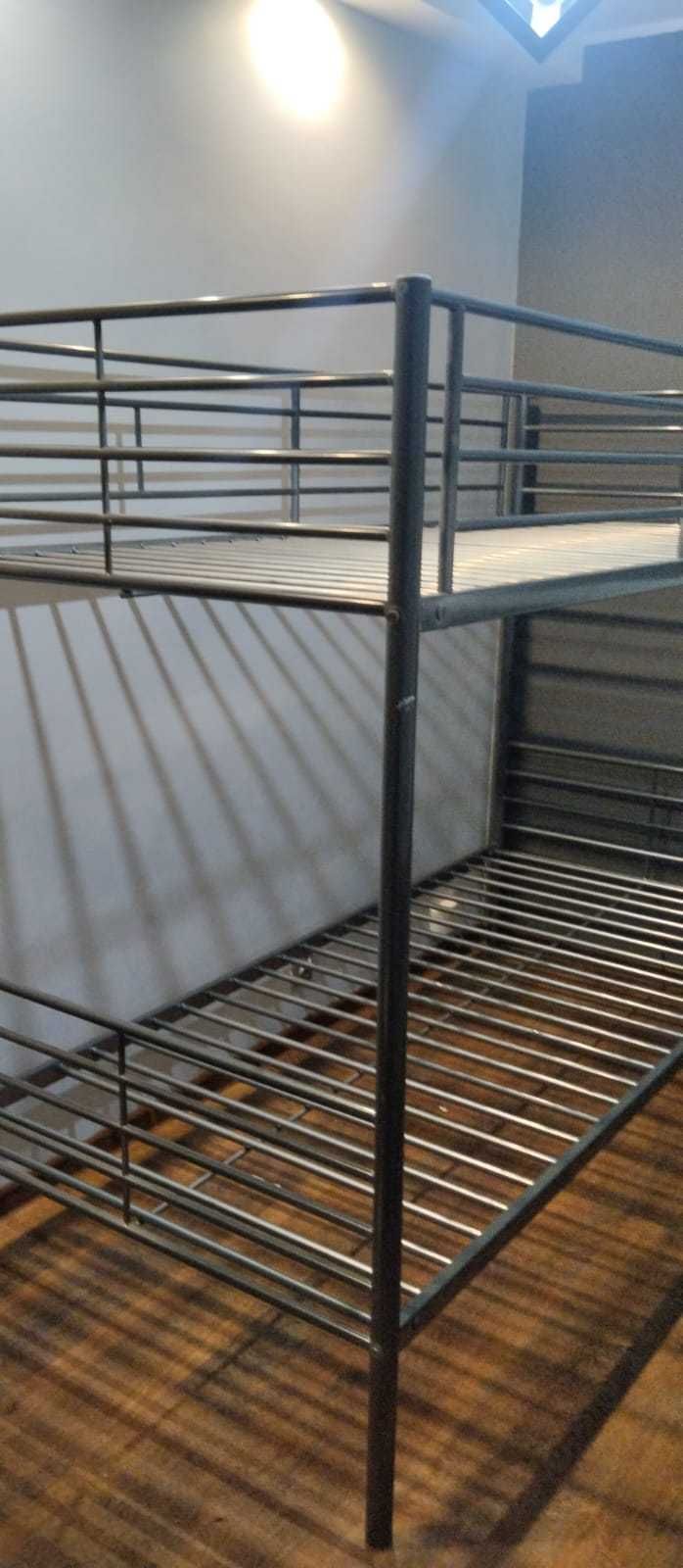 Łóżko piętrowe metalowe