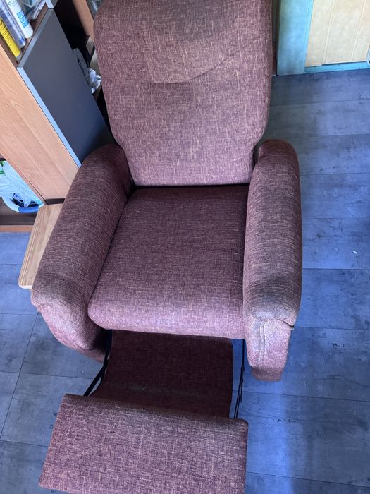 Fotel rozkladany tapicerowany leżanka brazowy z podnozkiem ikea vox
