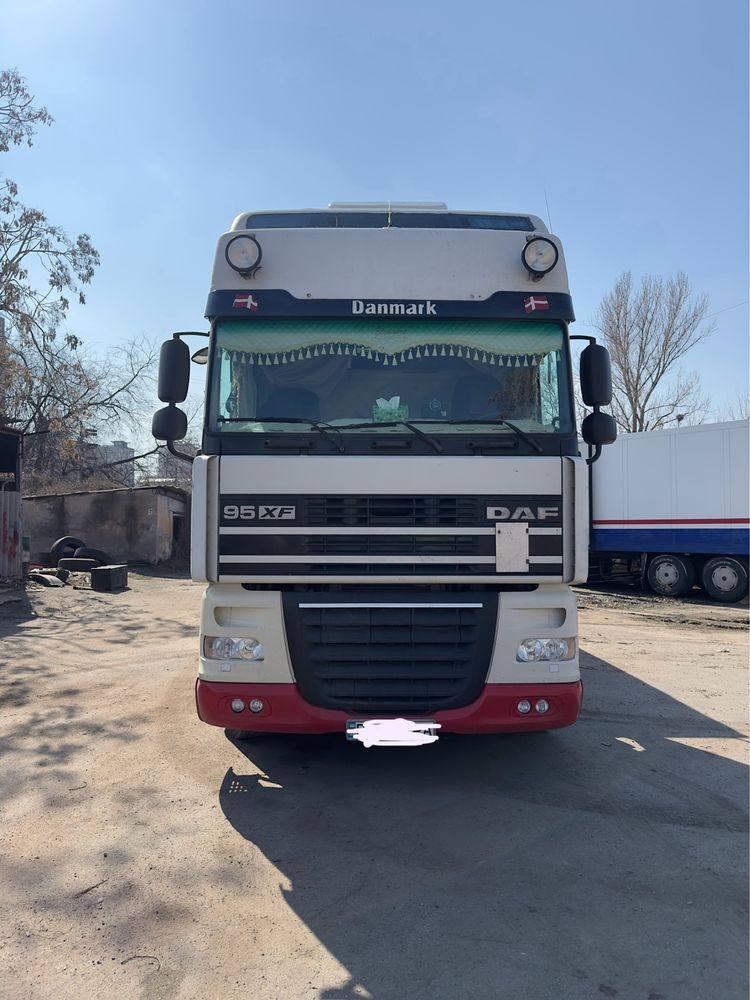 Тягач Daf XF95  2001