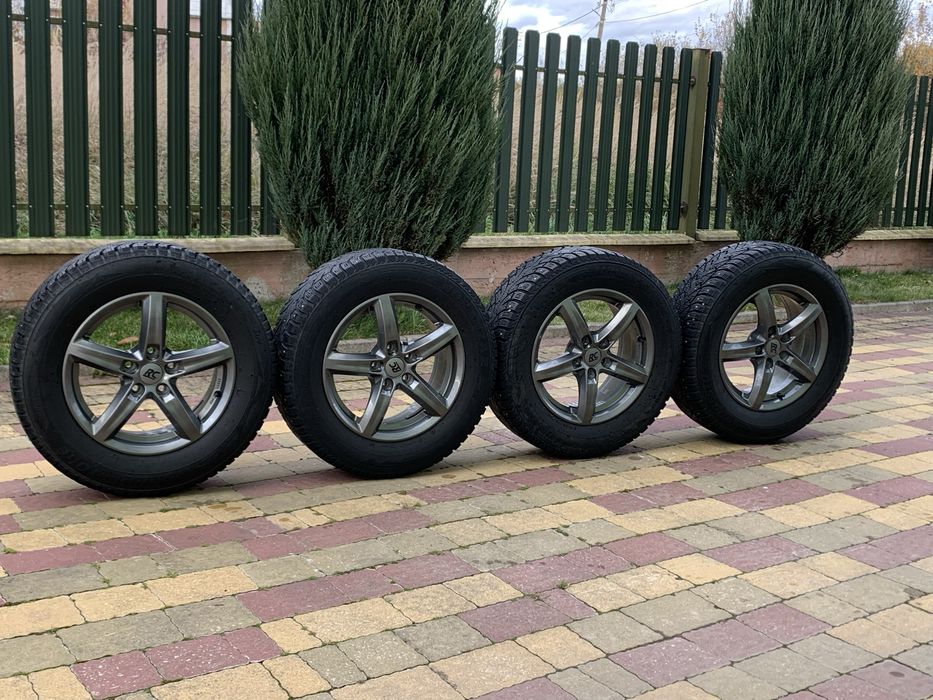 Зимові шини з дискамт 215/65/R16