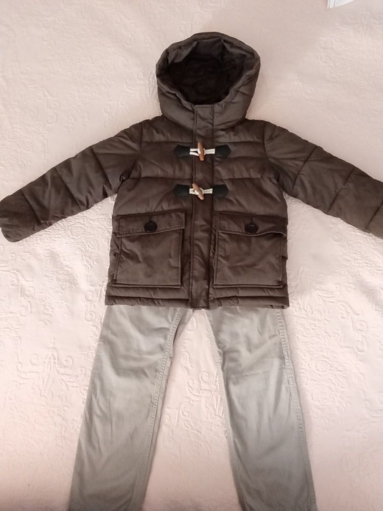 Roupa de marca: Conjunto de casaco/anorak Benetton e calças Boss