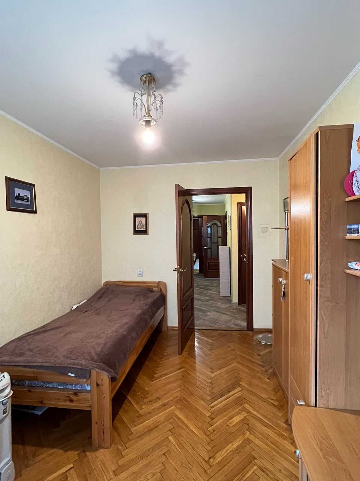Трикімната 74м2 вул. Мстислава Скрипника 48а м. Вокзальна 15хв пішки