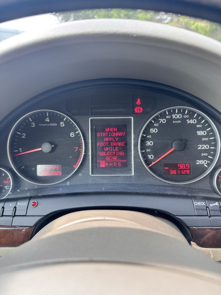 Audi Ауді a4b7 2.0 автомат (не варіатор)
