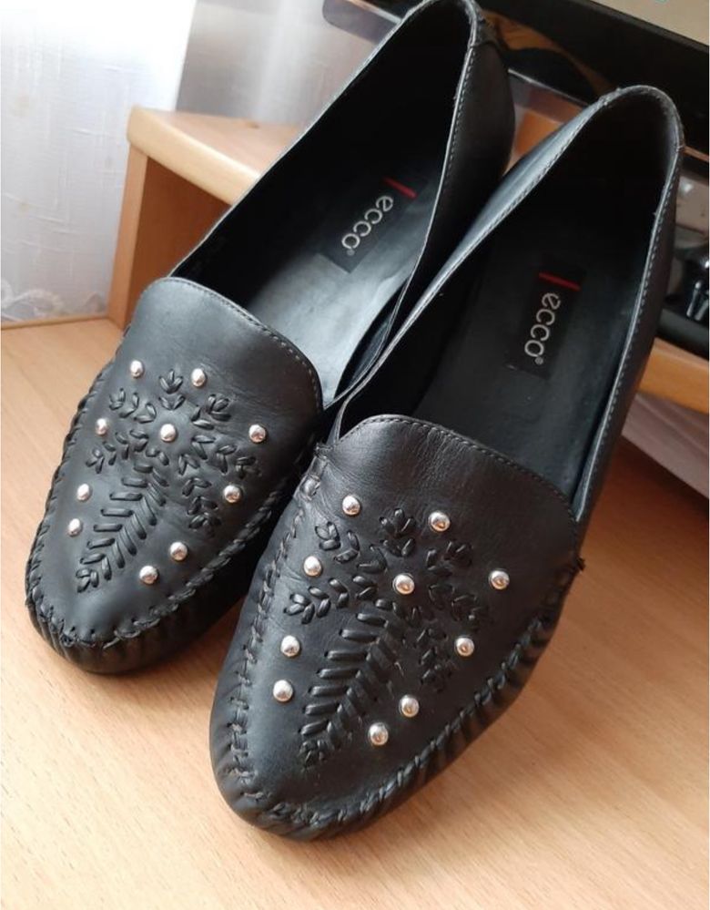 Жіночі туфлі шкіряні мокасини насиченого чорного кольору Ecco