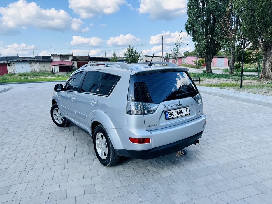 Mitsubishi Outlander XL