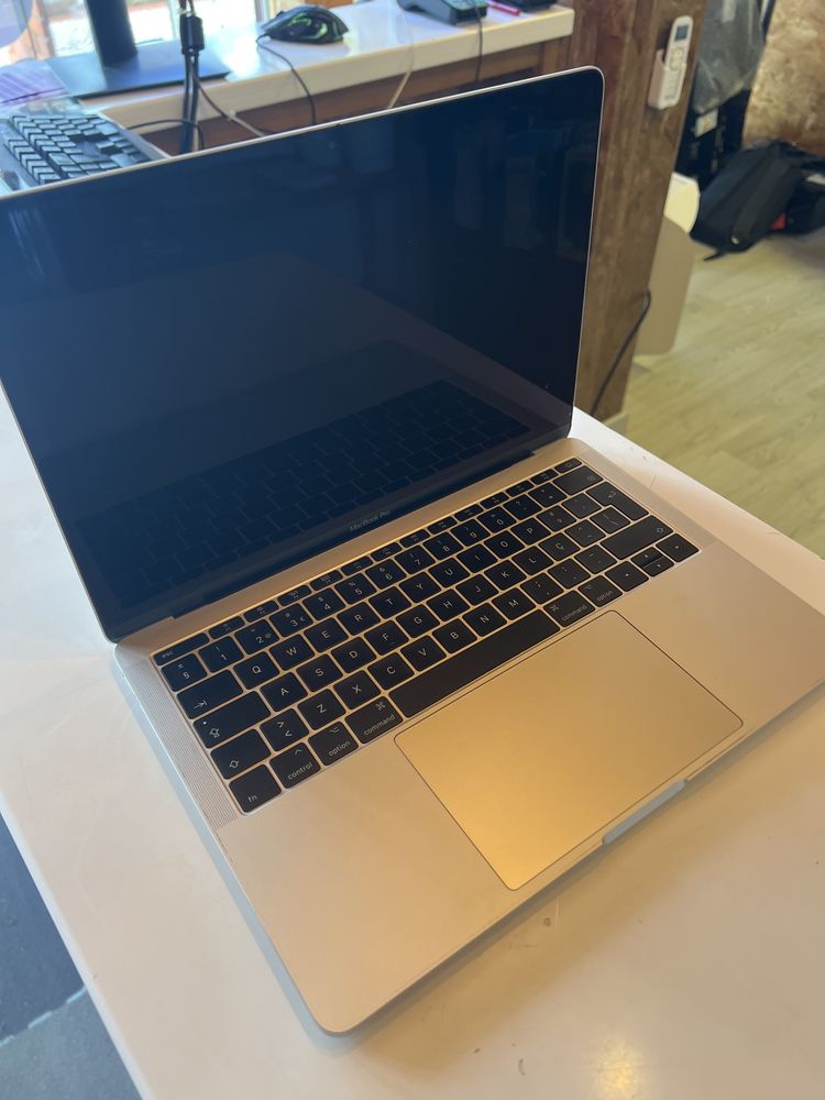 MacBook Pro 2017 i5