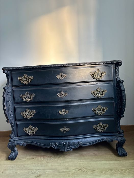 Cómoda Vintage com 4 Gavetas – Conjunto de Bilros