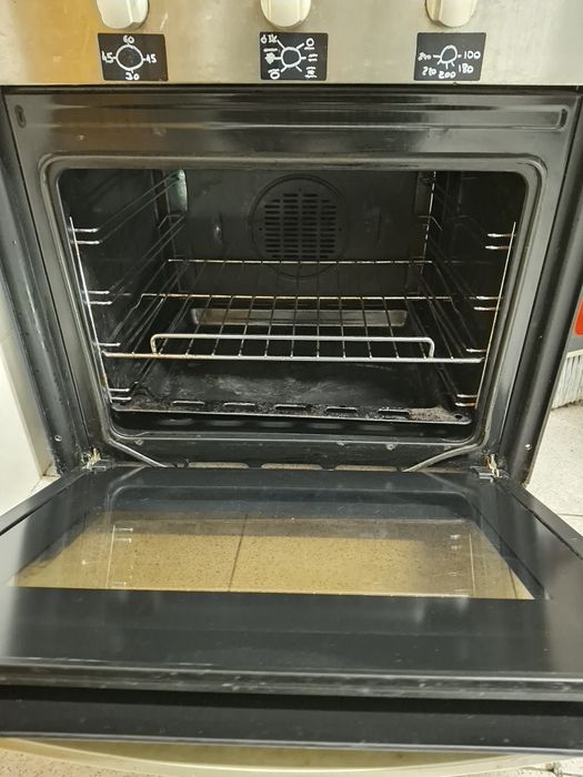 Forno com ventilação da marca Meireles