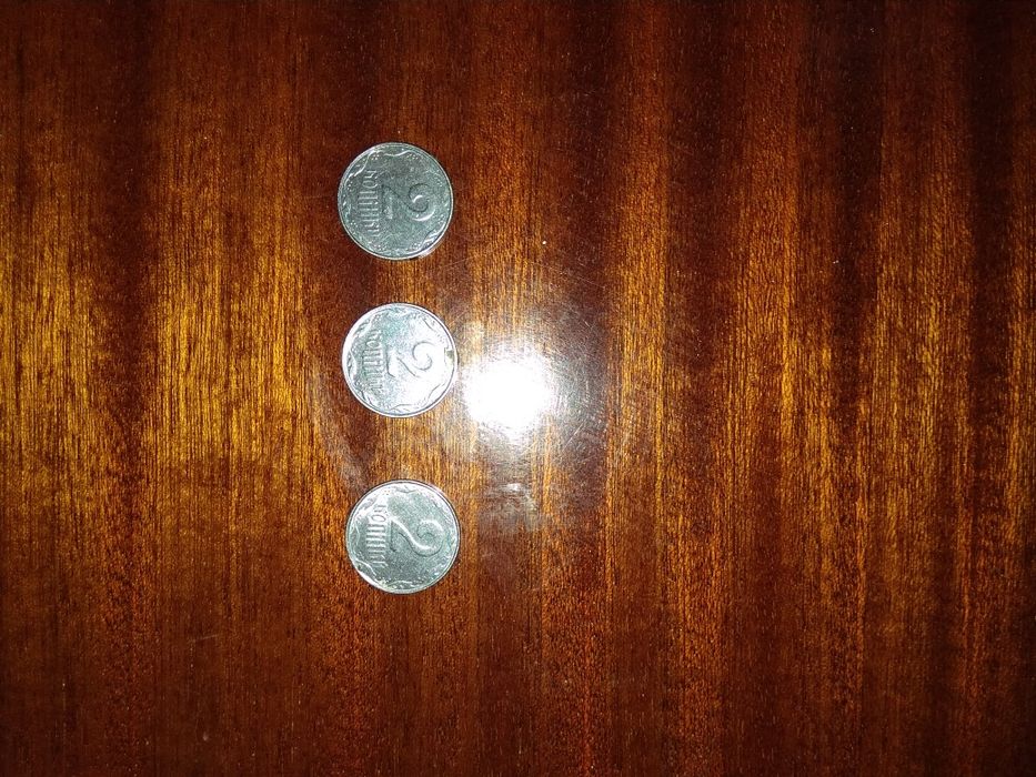 Продам, 2 монеты 2010 года и 1 монету 2008 года