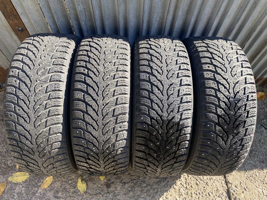 Продам комплект хорошої зимової резини Nokian. 205/60R16.