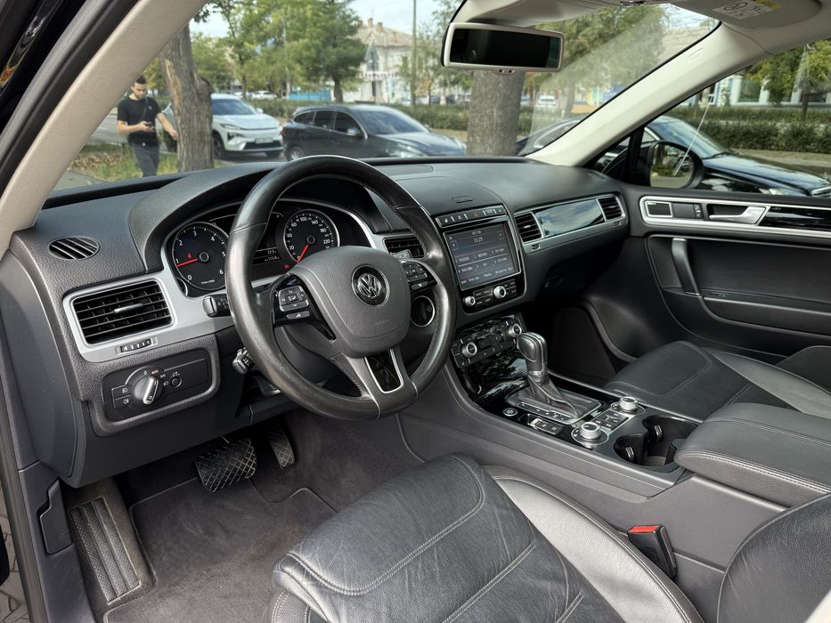 Volkswagen Touareg 2016 год, пневмо, целый, топ комплектация!
