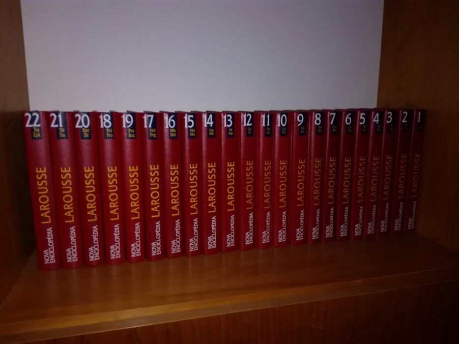 Toda a colecção- Enciclopédias Larousse - 22 livros - como novos