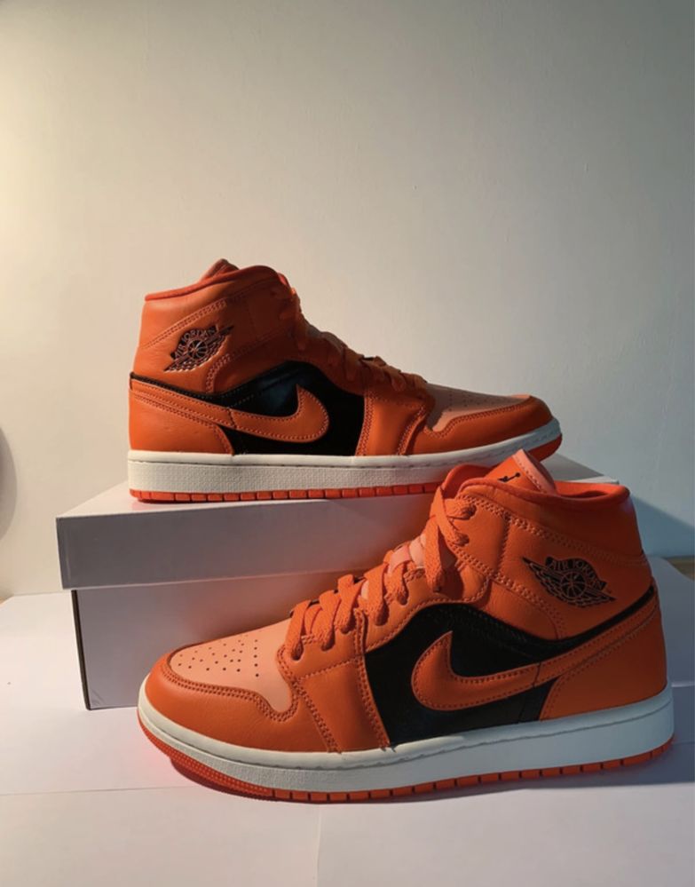 Jordan 1 Mid "Orange Black" [W]
