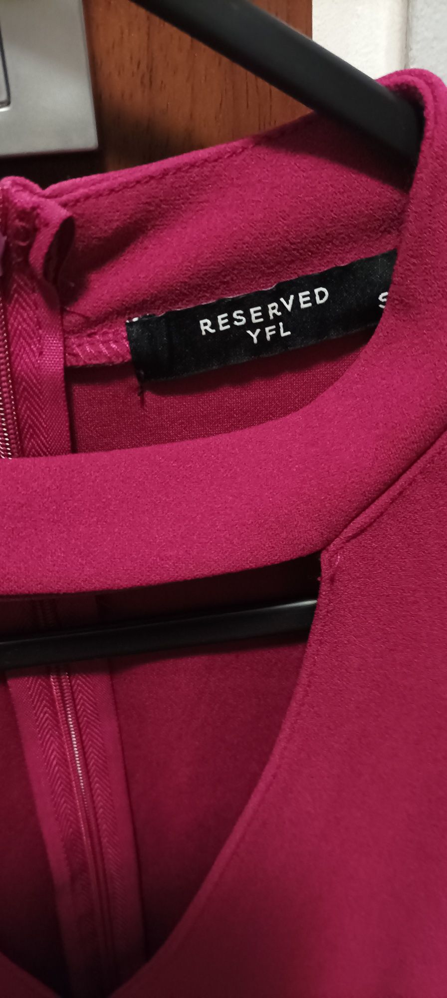 Sukienka fuksja amarantowa Reserved S