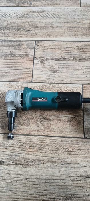 Nożyce elektryczne do blachy Makita