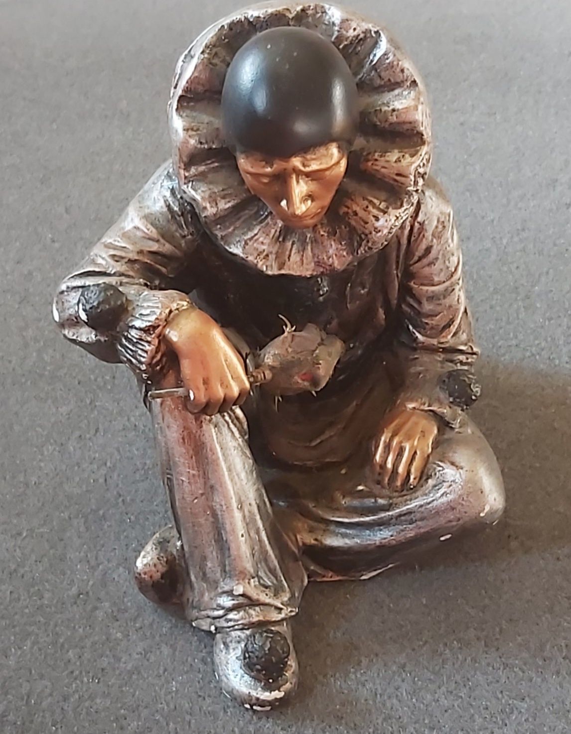 Arlekin Pierrot mężczyzna aktor sztuka figurka rzeźba model srebrny