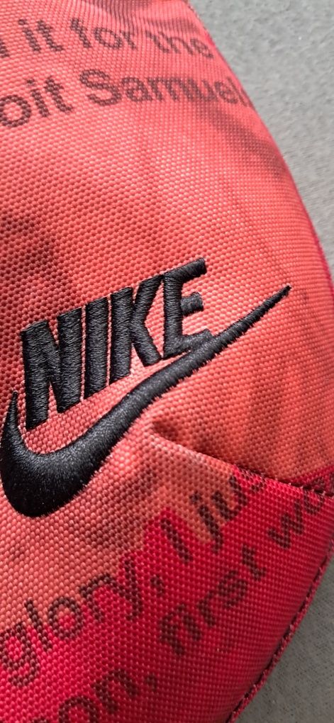Летняя яркая сумочка  NIKE