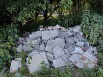 Gruz do oddania: płyty chodnikowe, cegły, beton