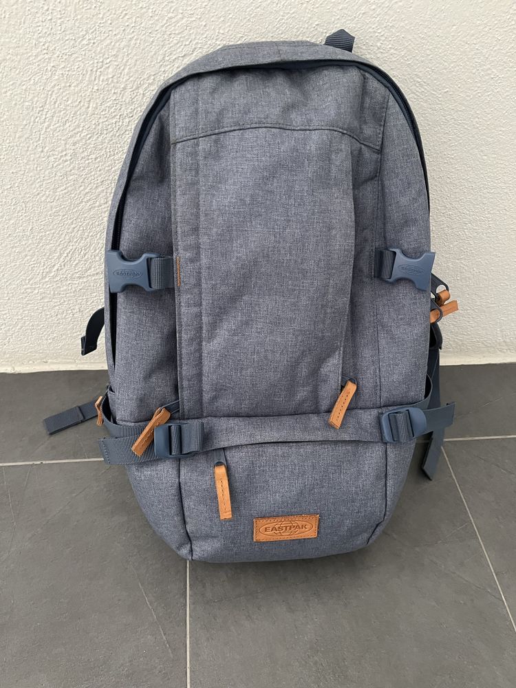 Mala eastpak azul