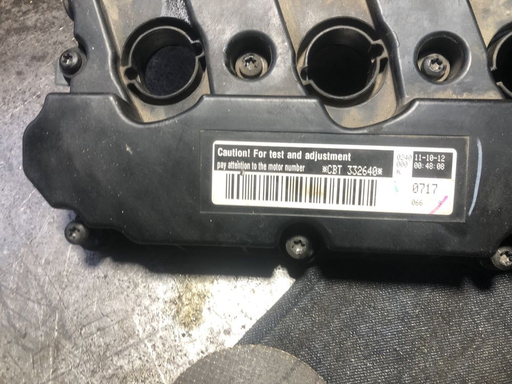 Клапанна кришка 2.5 CBTA VW Passat Jetta USA