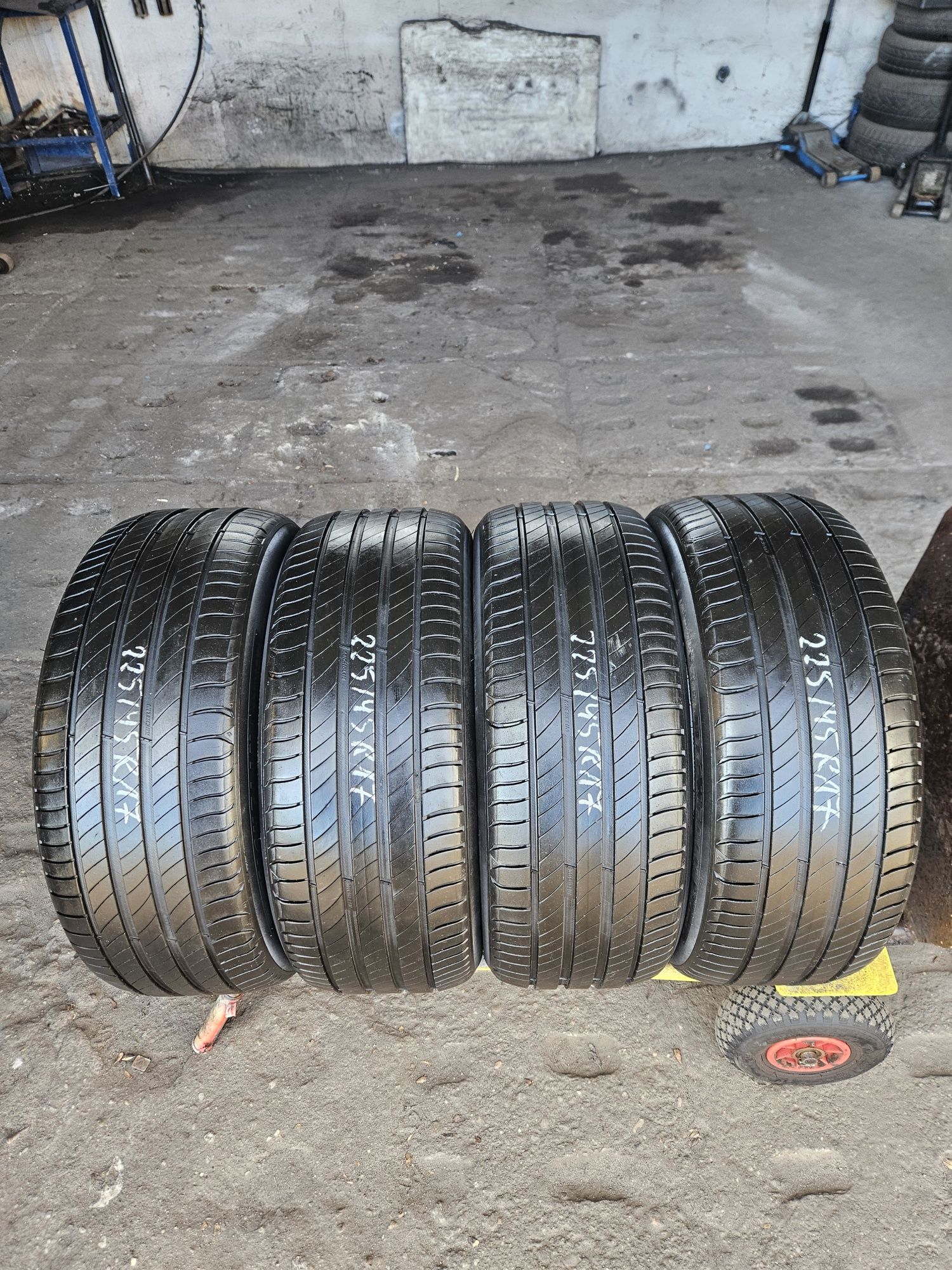 Opony 225/45 r17-4 szt Michelin