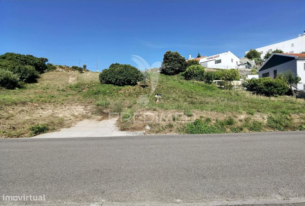 Terreno Urbano com duas Frentes de Acesso em Pernes/ Santarém