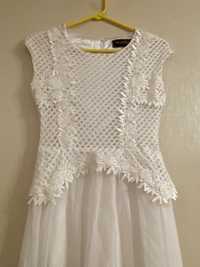 Біле нарядне (весільне) плаття