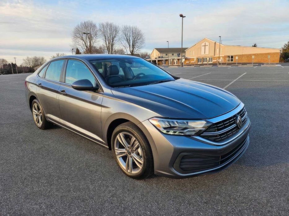 Volkswagen Jetta SE      2024