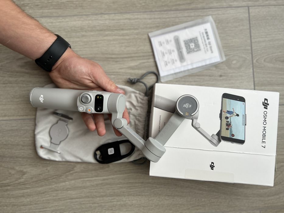 Новенький Стабілізатор відеозйомки DJI Osmo Mobile 7