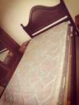 Cama em madeira usada