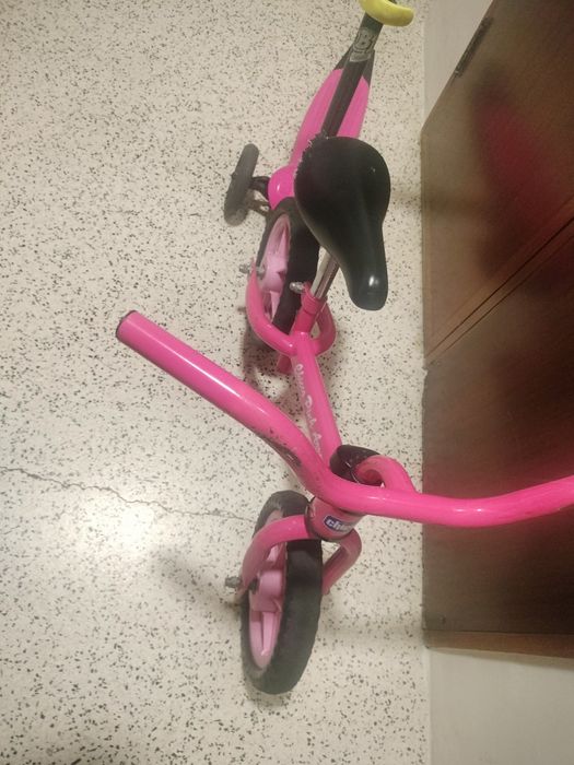 Trotinete e bicicleta sem pedais