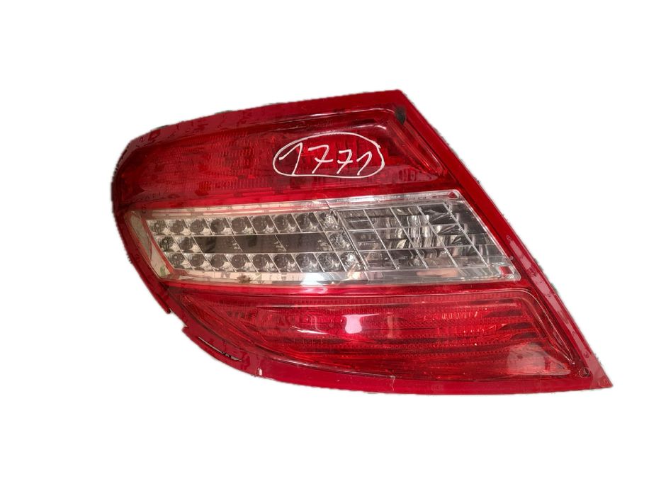 Farolim esquerdo MERCEDES-BENZ Classe C (W204)