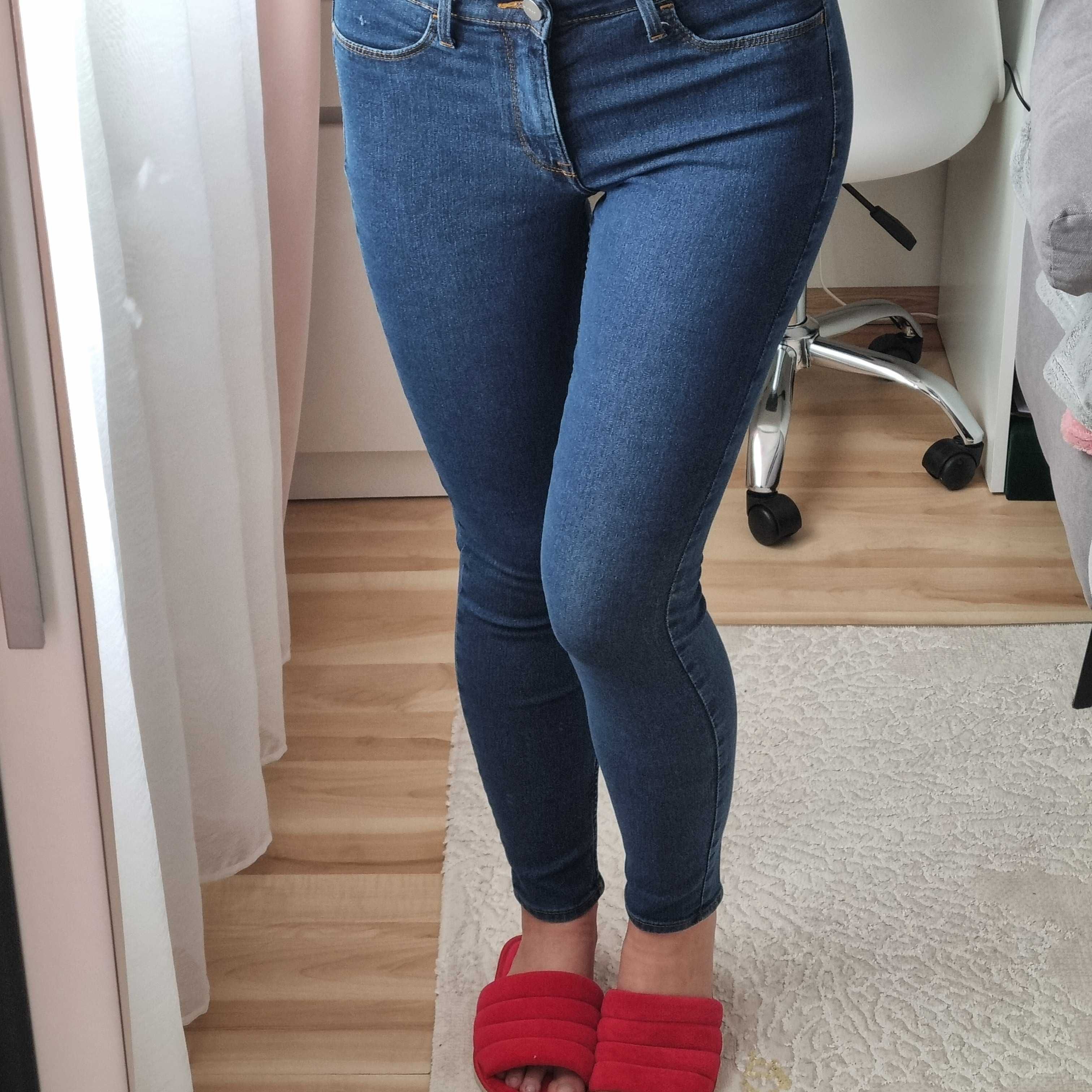 Damskie spodnie jeansowe H&M &DENIM Skinny Coupe Moulante rozm 28 S-M