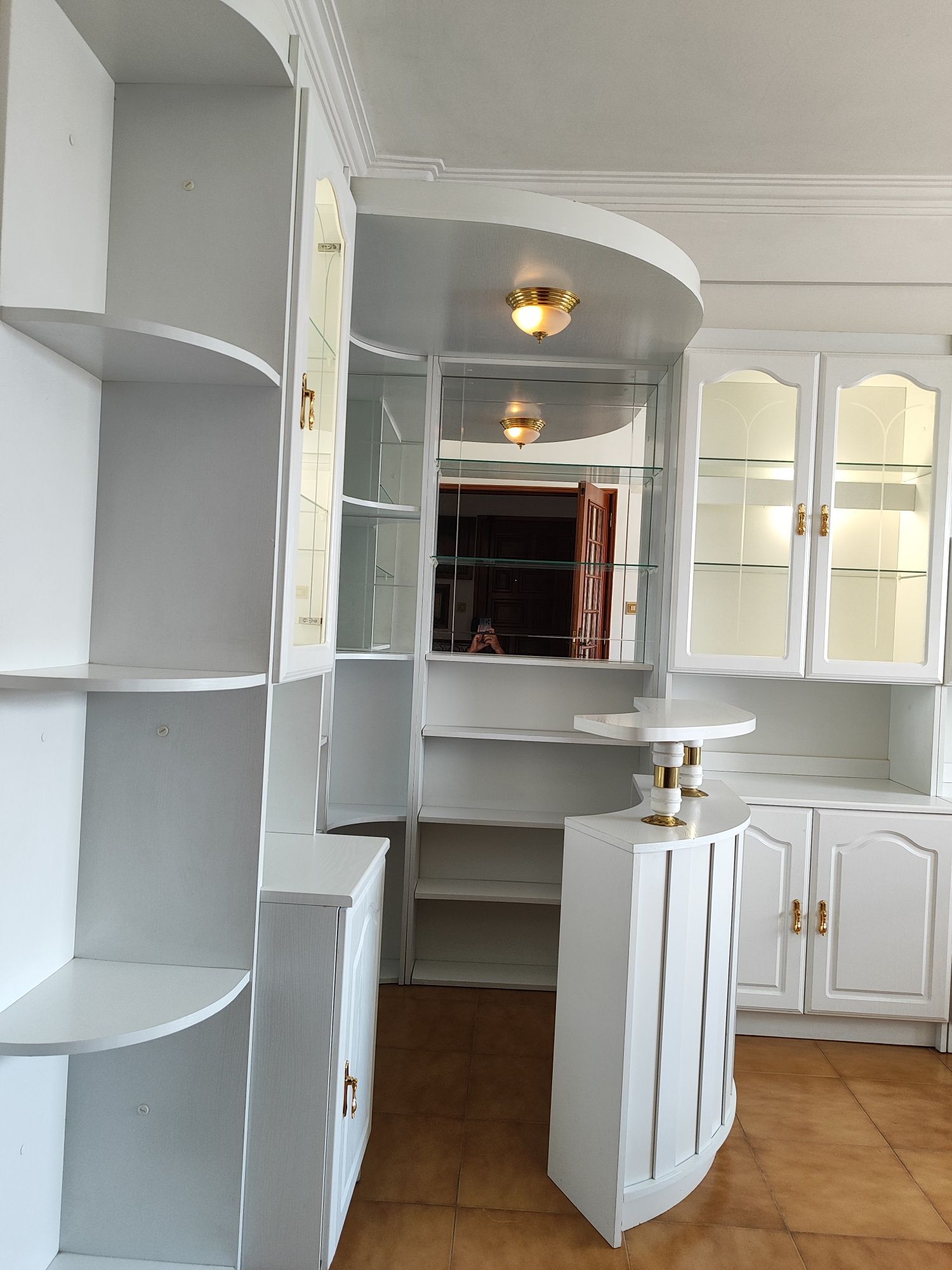 Movel modular com luzes e zona de bar