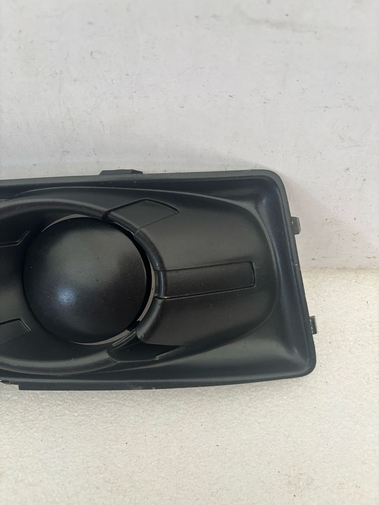 Mitsubishi colt 08-13 kratka zderzaka prawy przód prawa zaślepka ramka