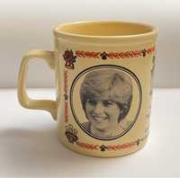 Kubek ceramiczny kolekcjonerski Diana Karol 1981 żółty