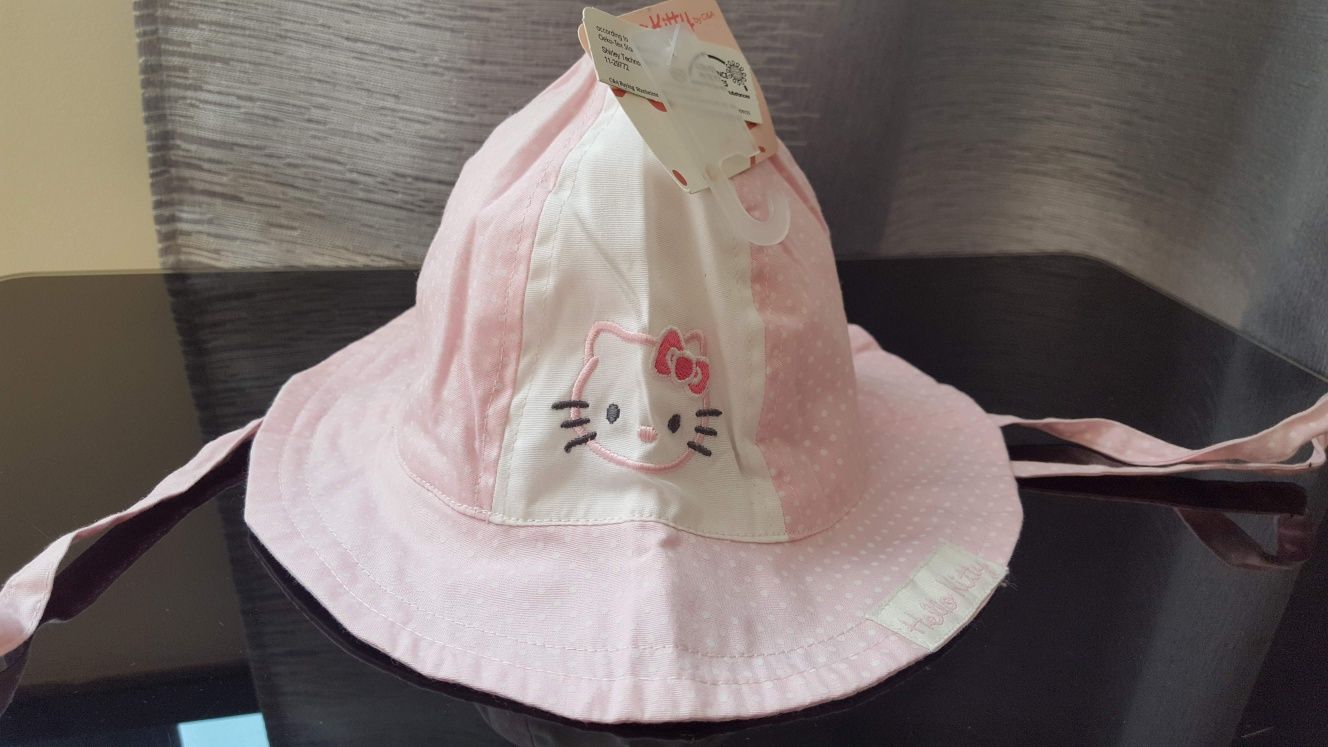 C&A kapelusik Hello Kitty różowy ze sznureczkami  62 bawełna 2-4 m