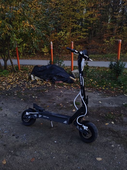 Продам білий Kukirin g4