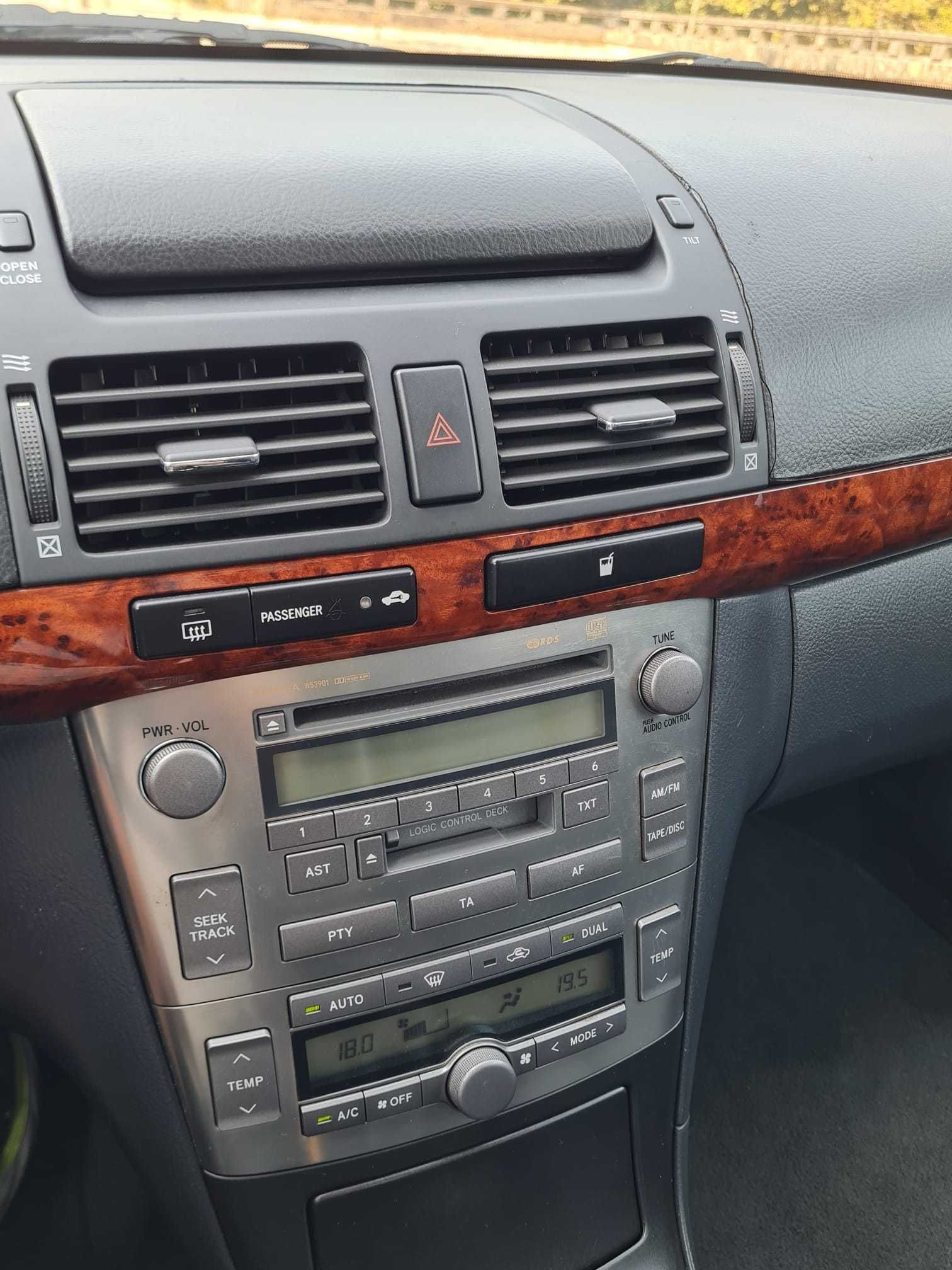 Toyota Avensis 2.0 - 2004