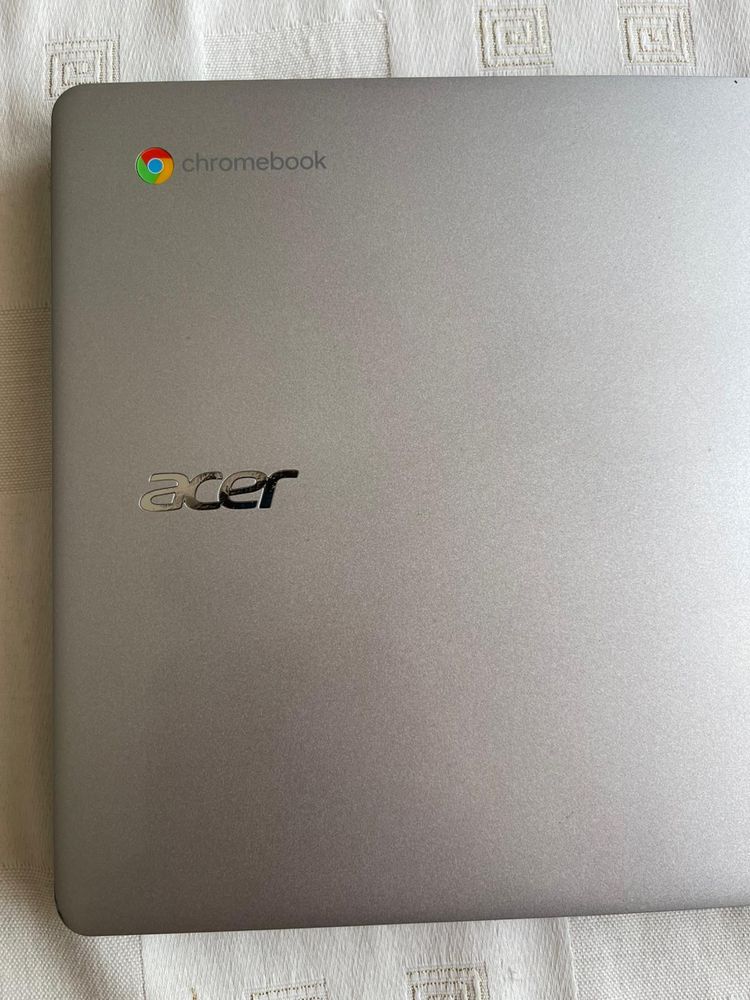 Vendo acer usado como novo