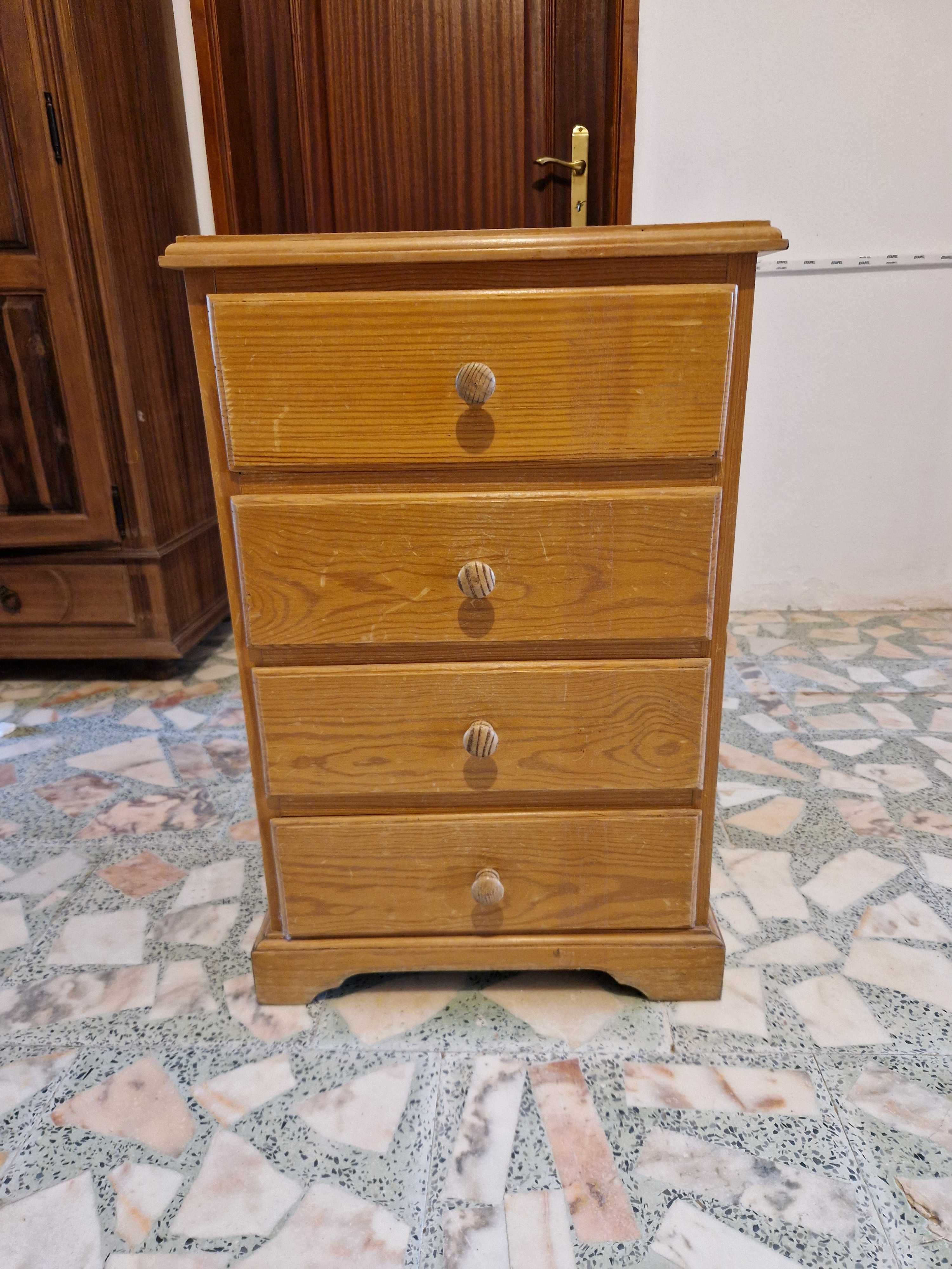 Mesa de cabeceira, 4 gavetas
