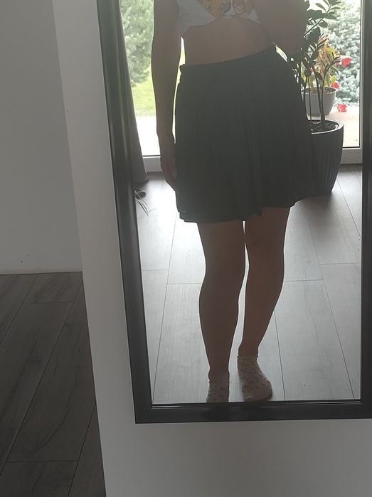 Spódnica spódniczka mini na gumce khaki lejący materiał zielona