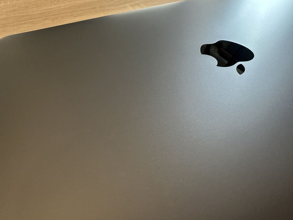 Macbook Air M1 2020 - 13” - 8GB - 256 SSD