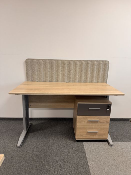 Biurko z kontenerkiem z szufladami