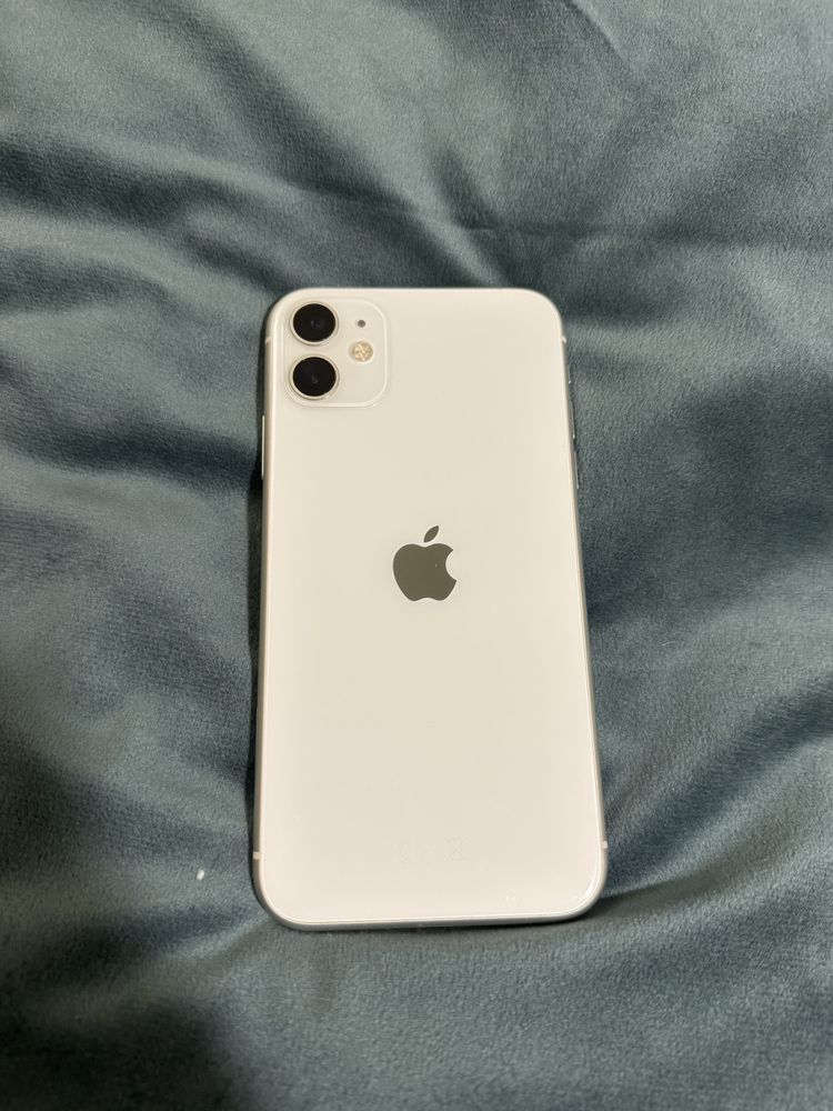 Продам Iphone 11, 64Gb. З коробокою.