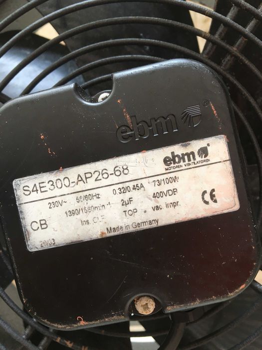 Exaustor de parede em excelente estado.