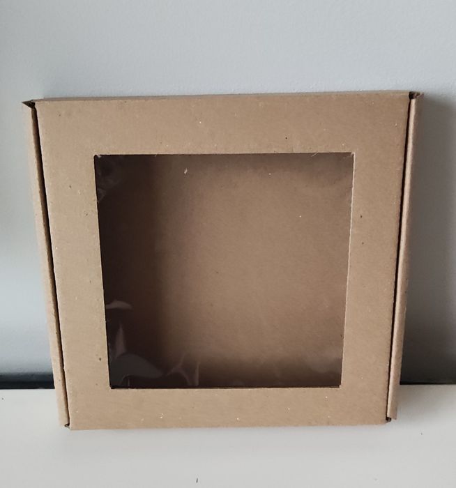 Pudełko kartonowe z okienkiem 150x150x30